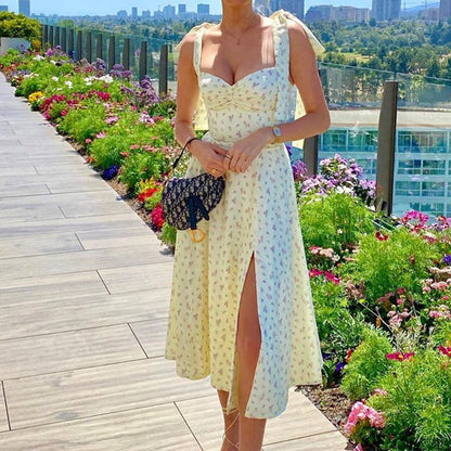 Alexis | Neckholder-Kleid mit rückenfreiem Schlitz und Blumenmuster